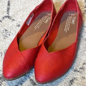 Toms faux snakeskin Jutti red flats